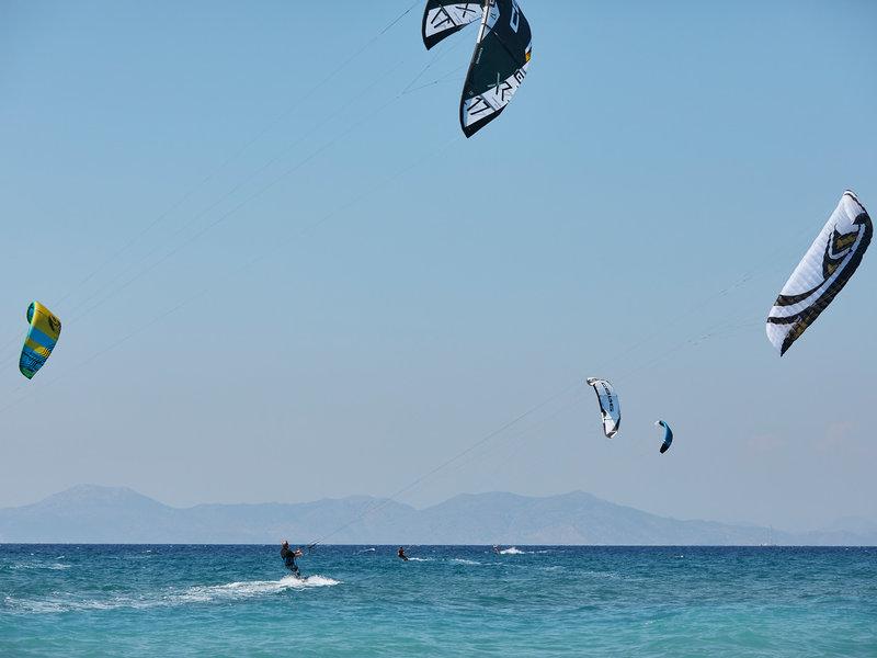 Alex Beach Theologos  Luaran gambar