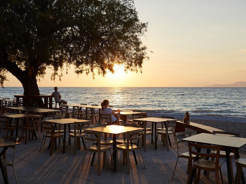 Alex Beach Theologos  Luaran gambar